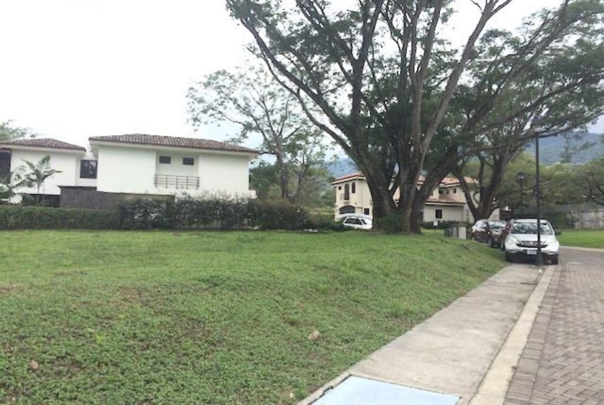 Lote en Condominio de Lujo en Piedades Santa Ana