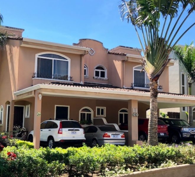 Bella Casa en Condominio en Guachipelín Escazú
