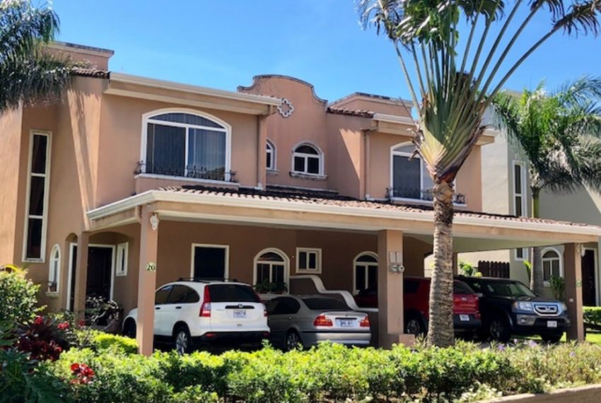 Bella Casa en Condominio en Guachipelín Escazú