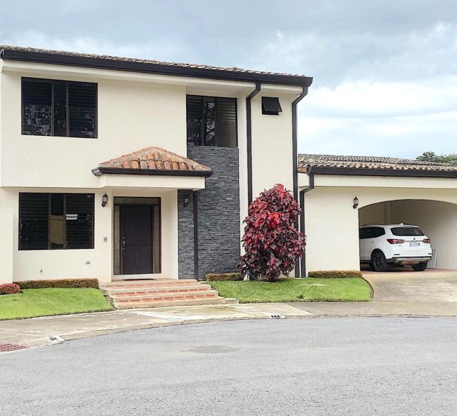Casa Moderna Amueblada En Condominio La Hacienda en Cartago