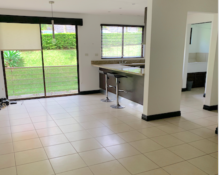 Apartamento En Torres Del Sol Con Jardín