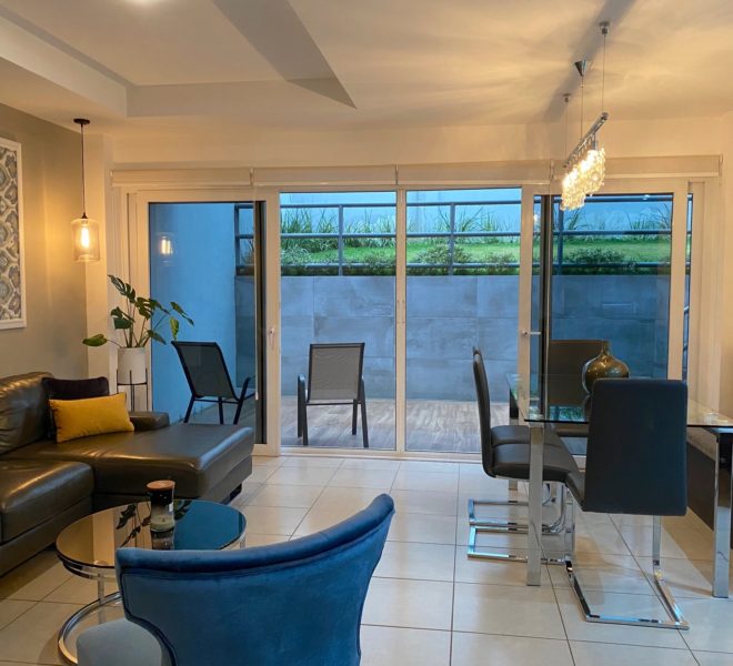 Casa De Tres Niveles En Condo Moderno En Escazú