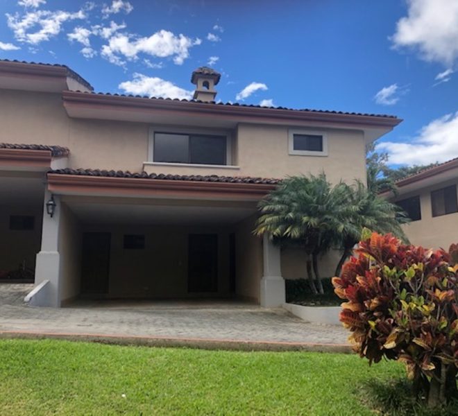 Se Vende Casa Estilo Colonial En Escazu