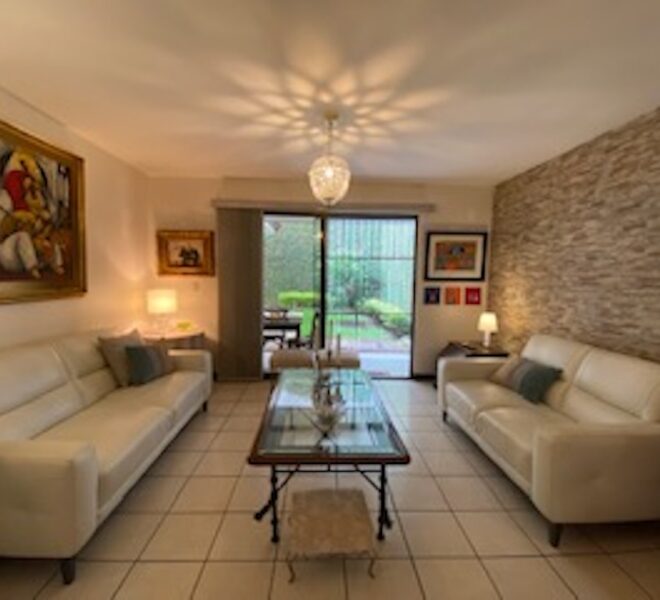 CASA DE UNA PLANTA EN BOSQUES DE SANTA ANA